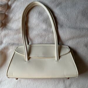 Elegant Cream Shoulder Bag with Structured Silhouette